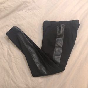 BLACK LEGGINGS WITH FAUX LEATHER PANELS